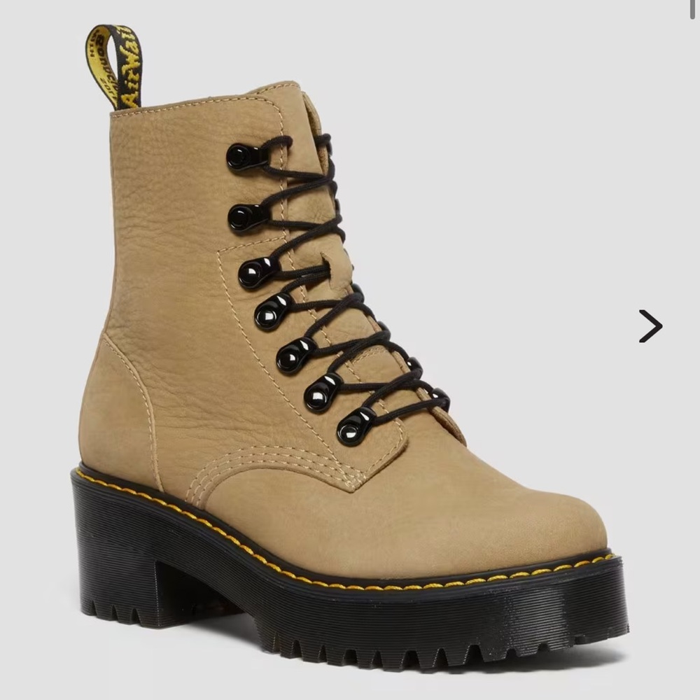 NIB Dr.Martens Leona Nubuck Leather Lace Up Boot